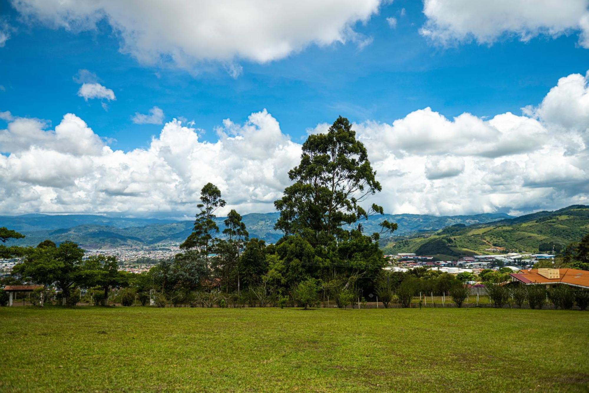 Country House, Cozy Fireplace And An Amazing View Cartago Bagian luar foto